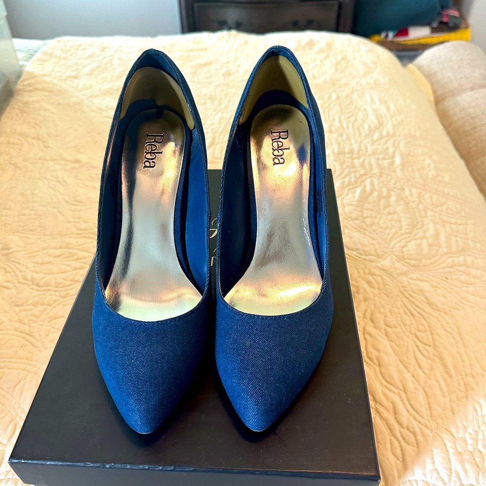 Reba Pumps